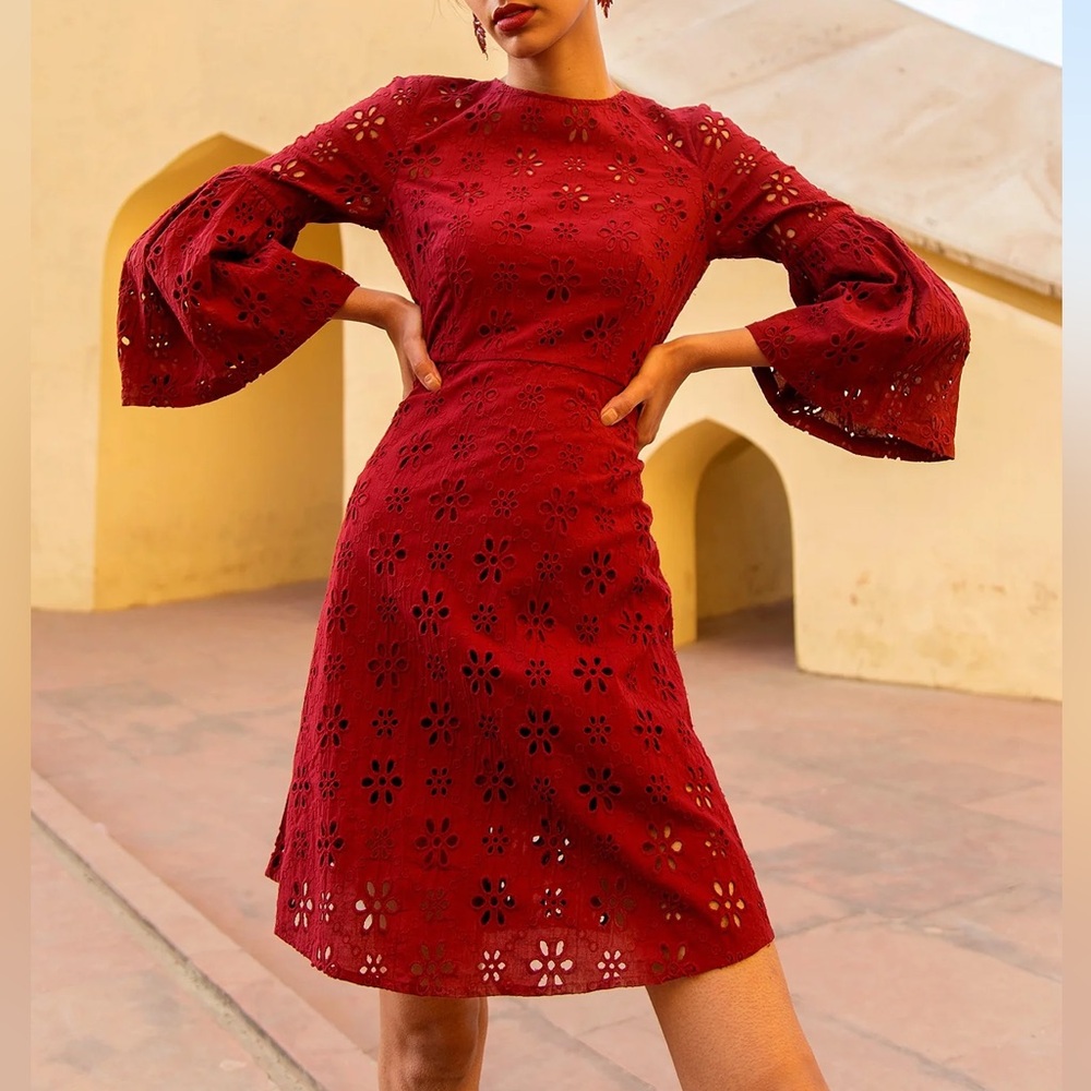 Beyond by Vera | 1891 Victoria Embroidered Eyelet Lace Bell Sleeve Dress Red (M)